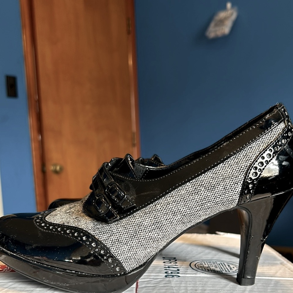 EUC Apt9 really cute heels.